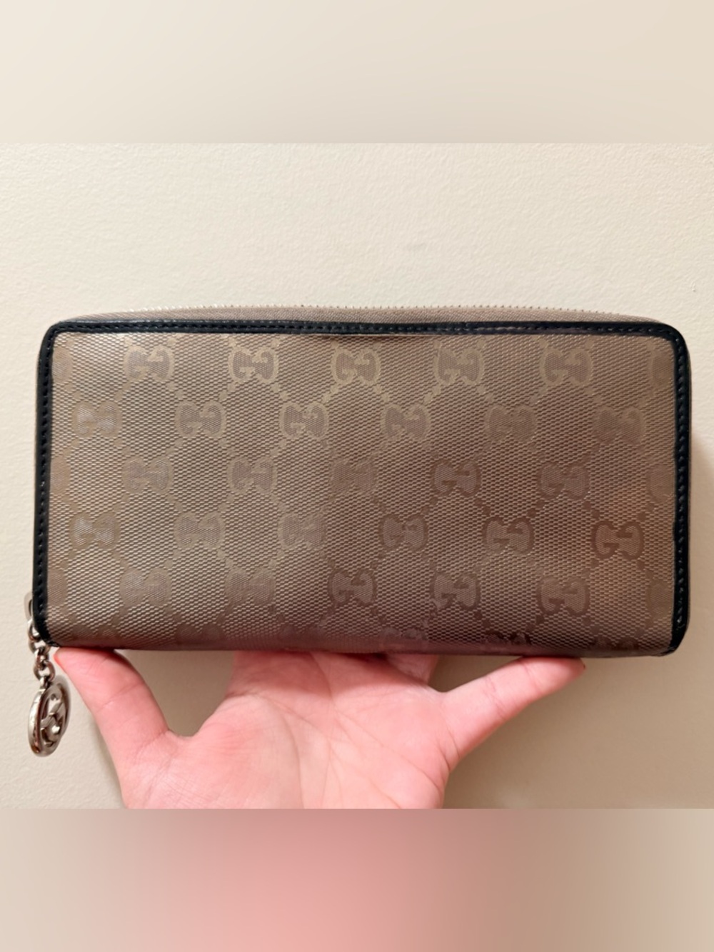 *Authentic* Gucci - Monogram Zippy Wallet